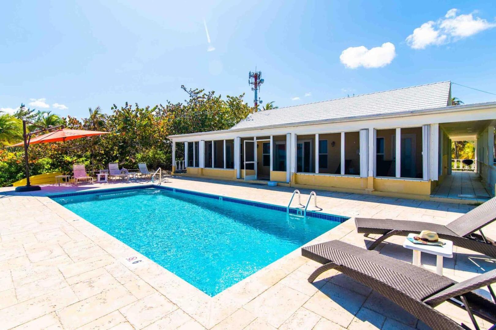 Thatch Hill - Renovated Beach House With Pool, Short Walk To The Rum Point Club Driftwood Village Exterior foto