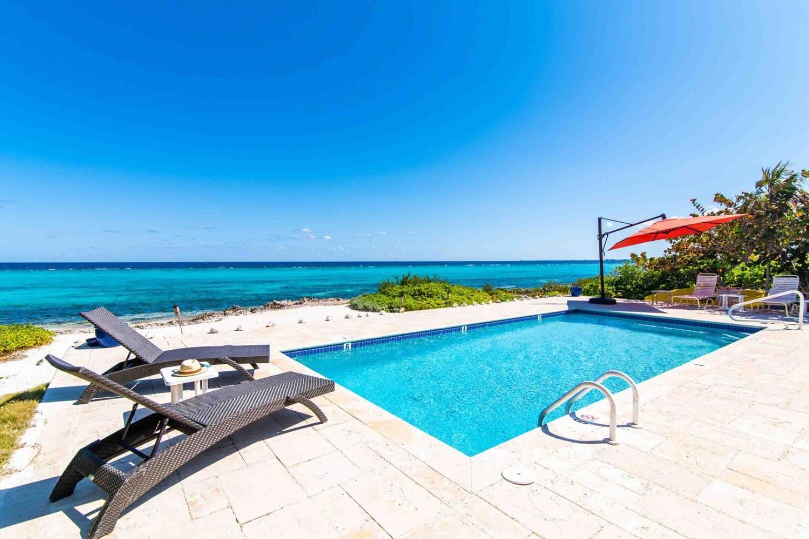 Thatch Hill - Renovated Beach House With Pool, Short Walk To The Rum Point Club Driftwood Village Exterior foto